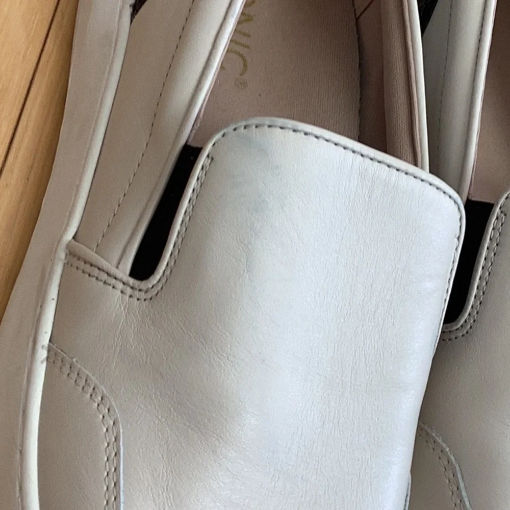 Vionic Dinora cream and black Croc or snakeskin Platform Slip On Sneaker